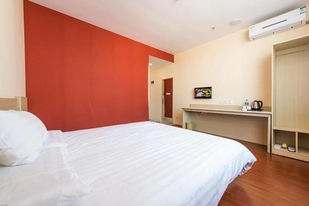 7 Days Inn Shanghai Xujiahui Caobao Road Subway Station Branch Xuhui 外观 照片