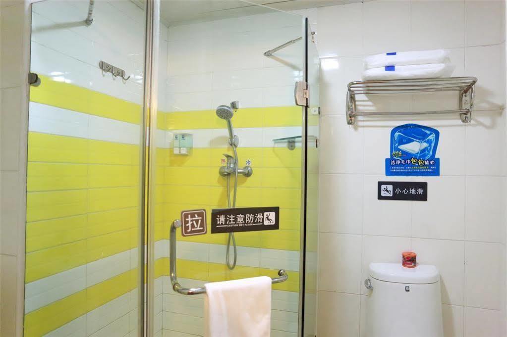 7 Days Inn Shanghai Xujiahui Caobao Road Subway Station Branch Xuhui 外观 照片
