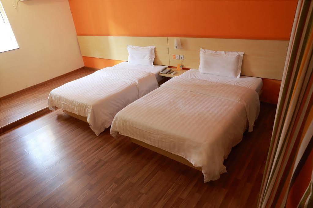7 Days Inn Shanghai Xujiahui Caobao Road Subway Station Branch Xuhui 外观 照片