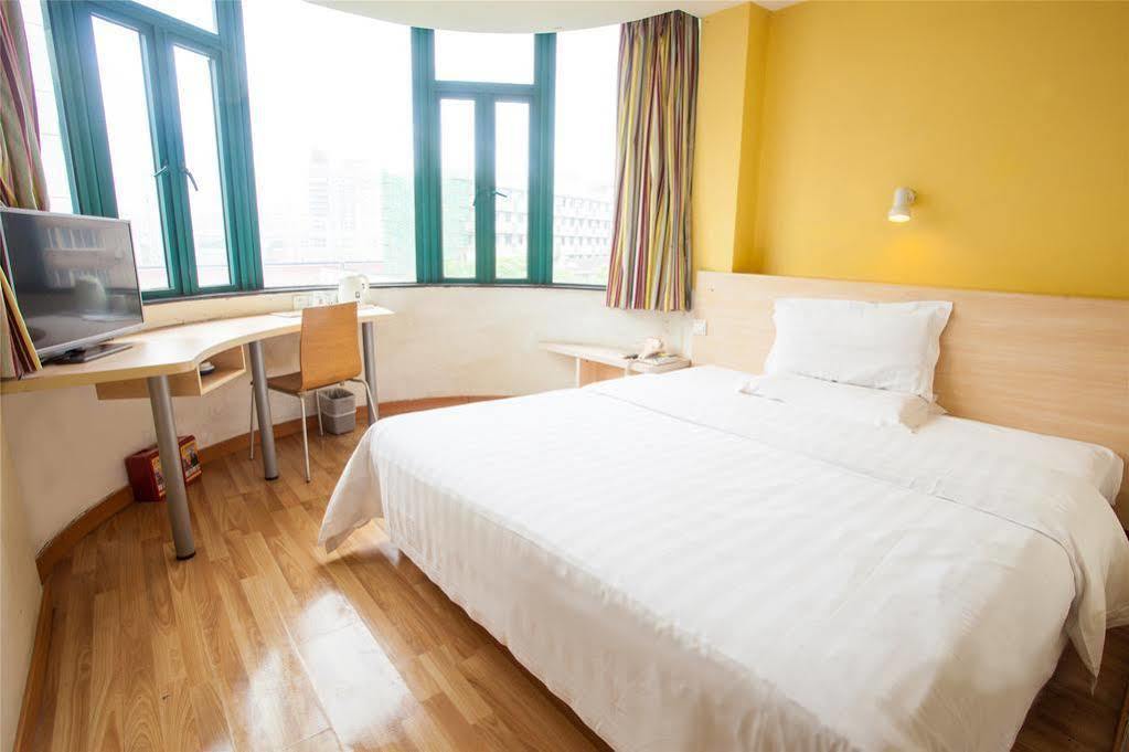7 Days Inn Shanghai Xujiahui Caobao Road Subway Station Branch Xuhui 外观 照片