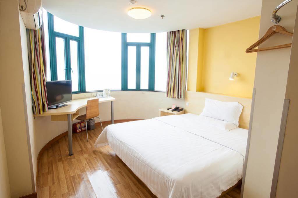 7 Days Inn Shanghai Xujiahui Caobao Road Subway Station Branch Xuhui 外观 照片