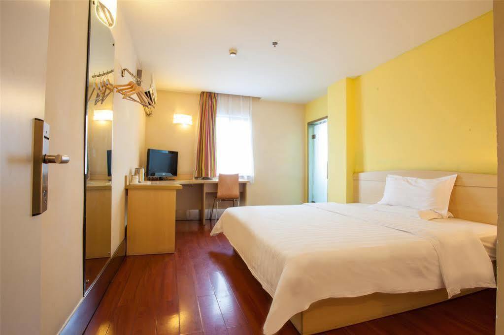7 Days Inn Shanghai Xujiahui Caobao Road Subway Station Branch Xuhui 外观 照片