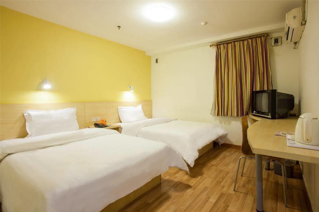 7 Days Inn Shanghai Xujiahui Caobao Road Subway Station Branch Xuhui 外观 照片