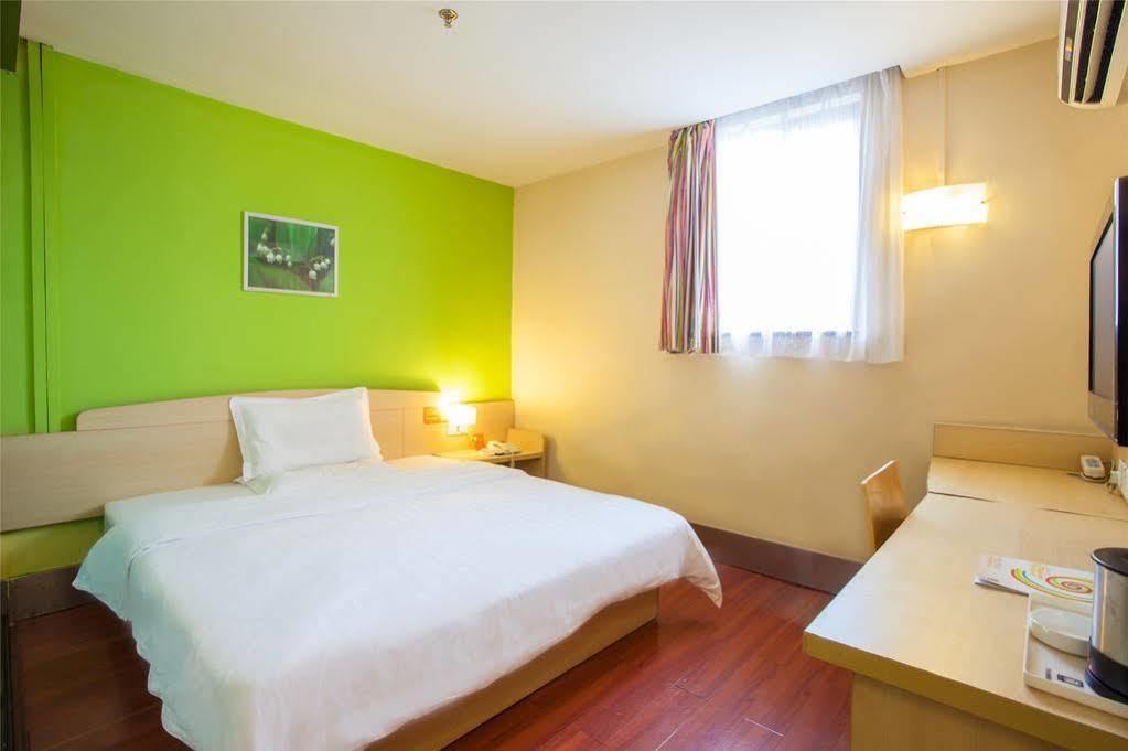 7 Days Inn Shanghai Xujiahui Caobao Road Subway Station Branch Xuhui 外观 照片