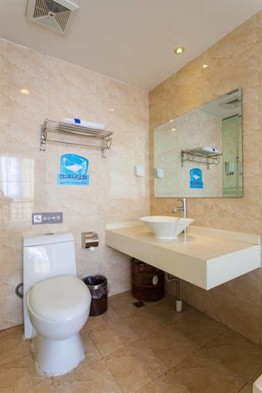 7 Days Inn Shanghai Xujiahui Caobao Road Subway Station Branch Xuhui 外观 照片